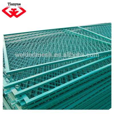 PVC coated welded wire mesh fence netting